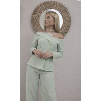 ROBERTA CON PANTALON VERDE MANZANA